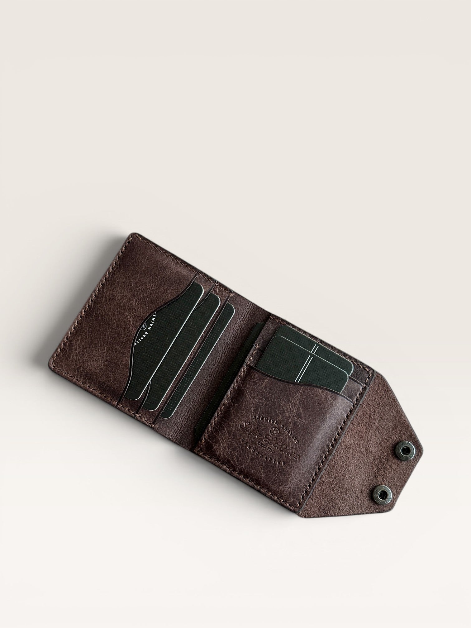Safir Leather kahverengi hakiki deri, kart bölmeli, çıtçıt kapamalı, el yapımı cüzdan.