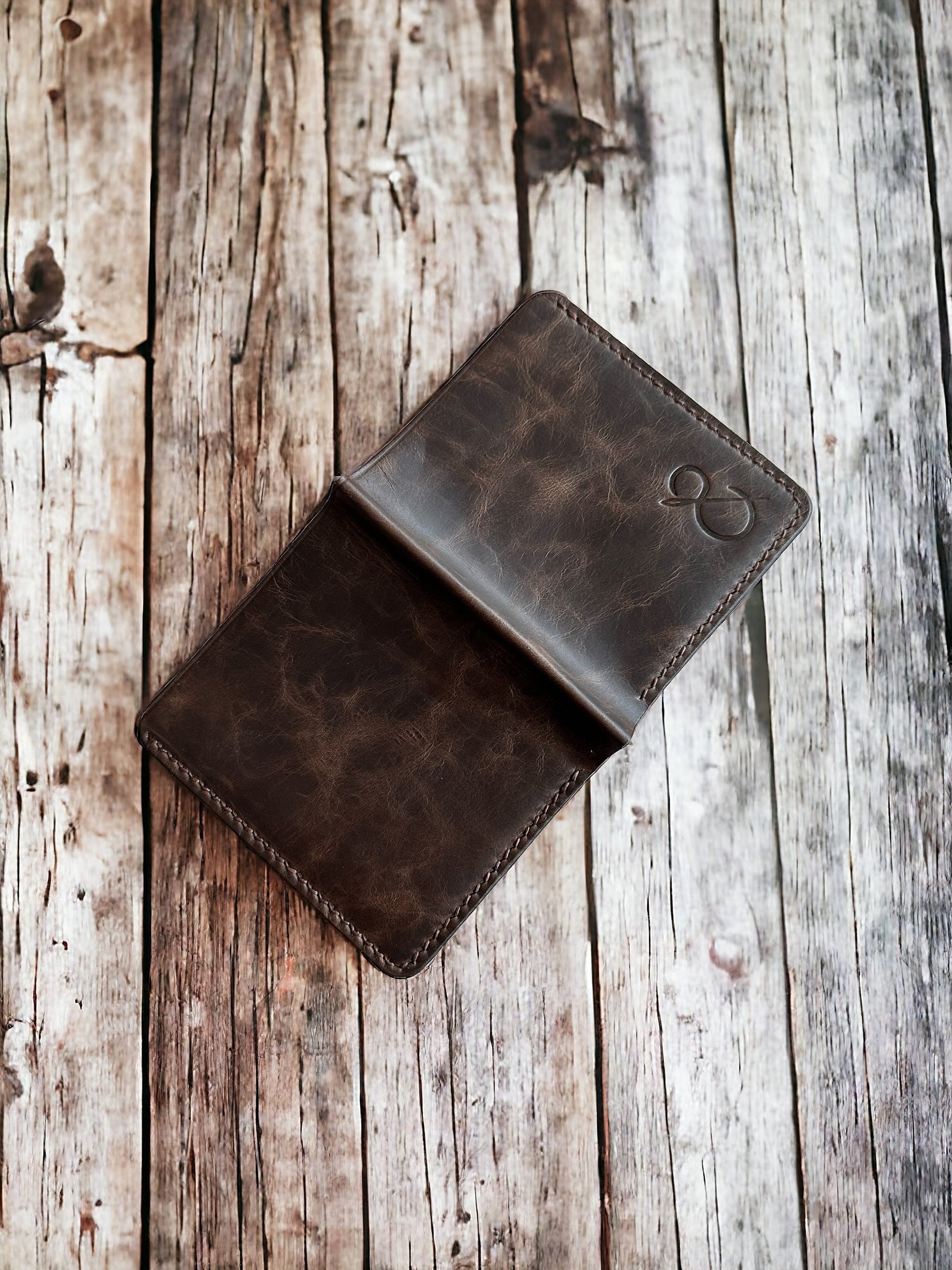 Safir Leather kahverengi deri, el yapımı, minimal cüzdan. Vintage görünüm, 6-12 kart kapasiteli, unisex.