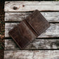 Safir Leather kahverengi, el yapımı, hakiki deri, minimal cüzdan. Kartlık ve para bölmesi bulunur.