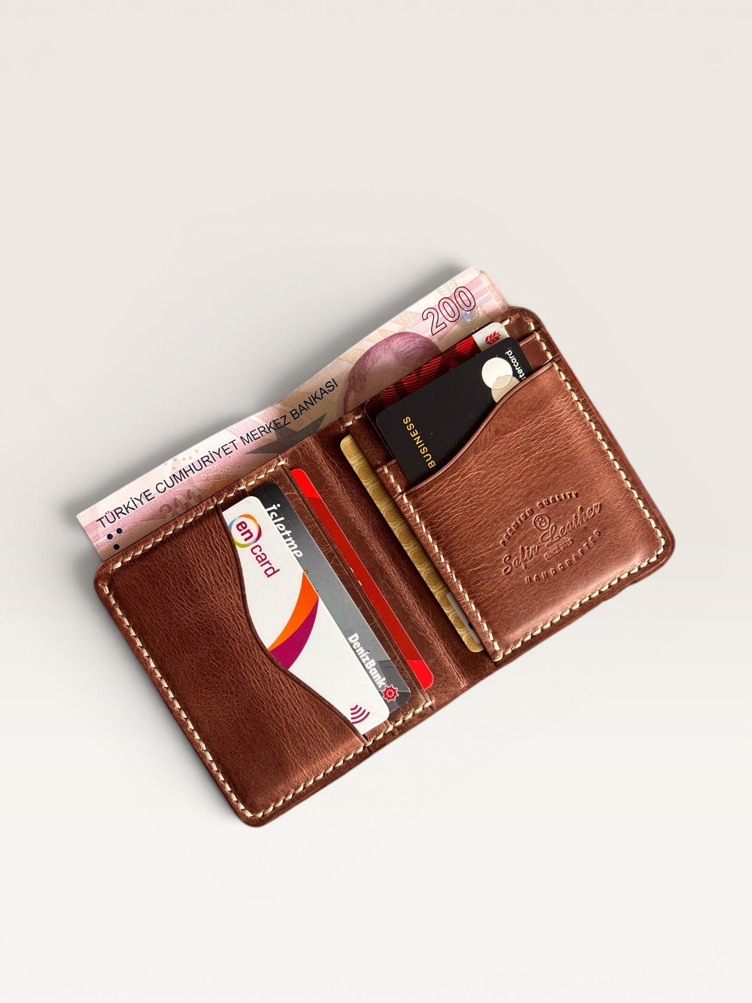 Safir Leather el yapımı kahverengi İtalyan deri cüzdan, nakit ve kartlar için bölmeli, minimalist tasarım.