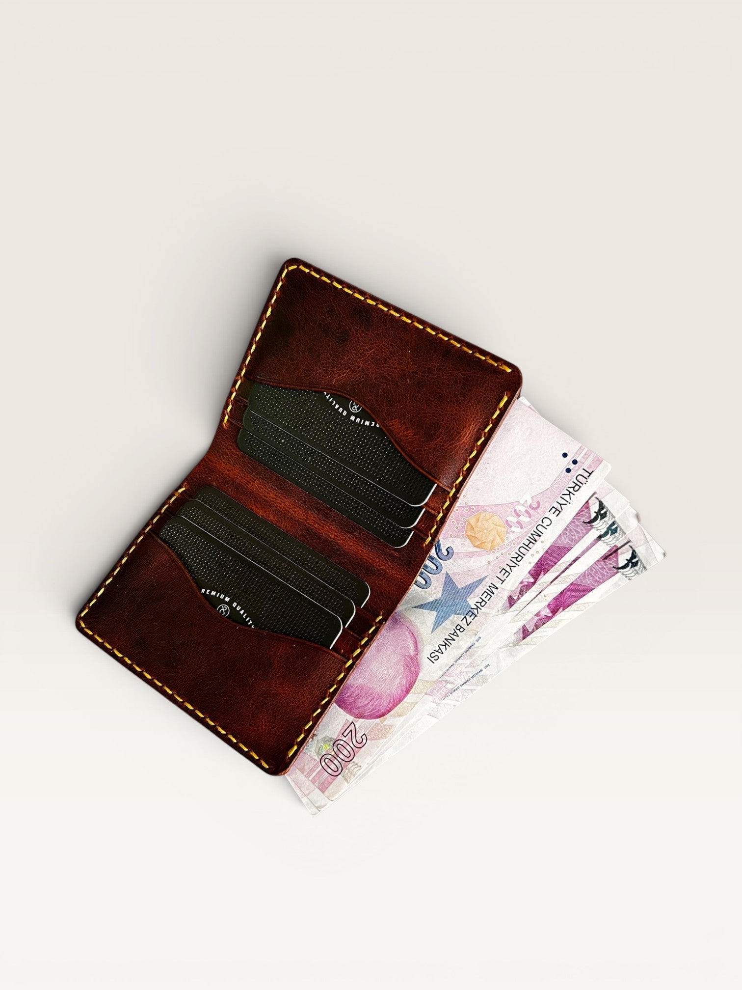Safir Leather kahverengi hakiki deri, elde dikilmiş, minimal tasarımlı, kartlıklı cüzdan. 8.5x10 cm.