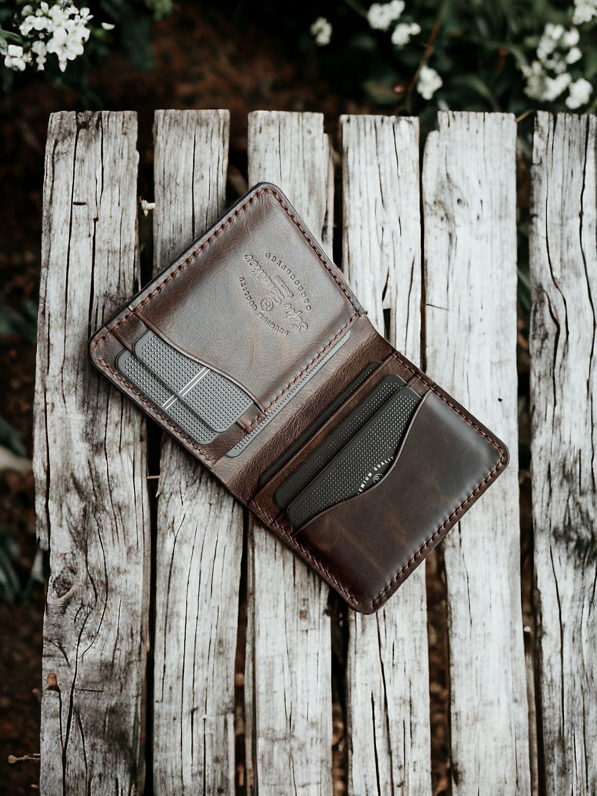 Safir Leather kahverengi, el yapımı, hakiki deri, minimal cüzdan. Vintage görünüm, 6-12 kart kapasiteli.
