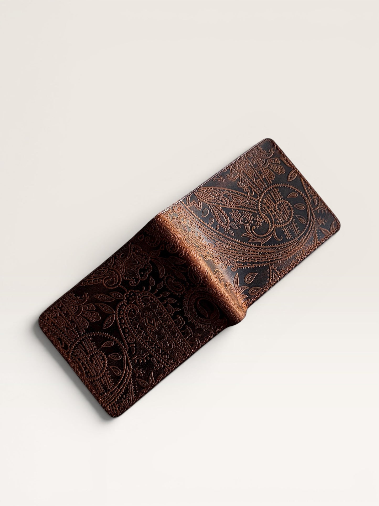 Safir Leather, kahverengi, kaşmir desenli, hakiki deri, el yapımı, minimal cüzdan. 11.5*9 cm.
