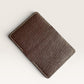 Safir Leather, kahverengi, Top Grain deriden, elde dikilmiş, minimal kartlık. 9x7cm boyutlarında, unisex ve kişiselleştirilebilir.