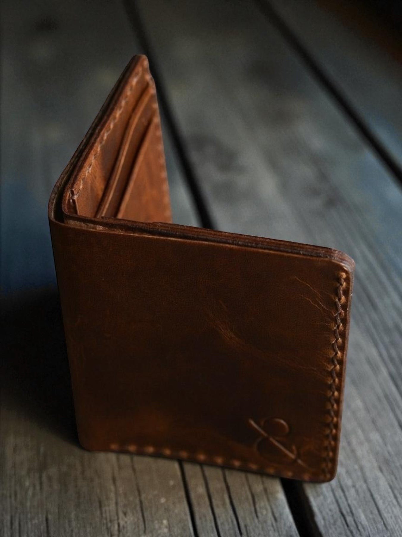 Safir Leather kahverengi deri kartlık cüzdan, el yapımı, minimalist tasarım, 8-12 kart kapasiteli.