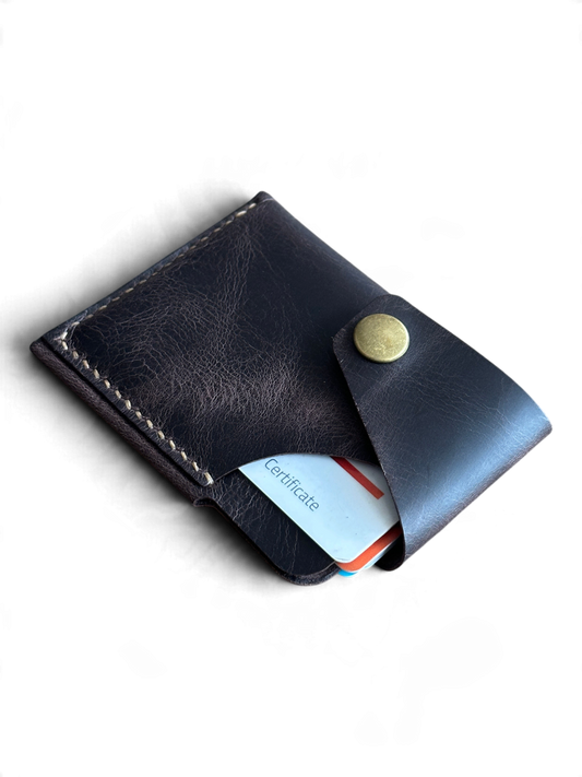 Safir Leather el yapımı, kapaklı ve çıtçıtlı kahverengi hakiki deri kartlık