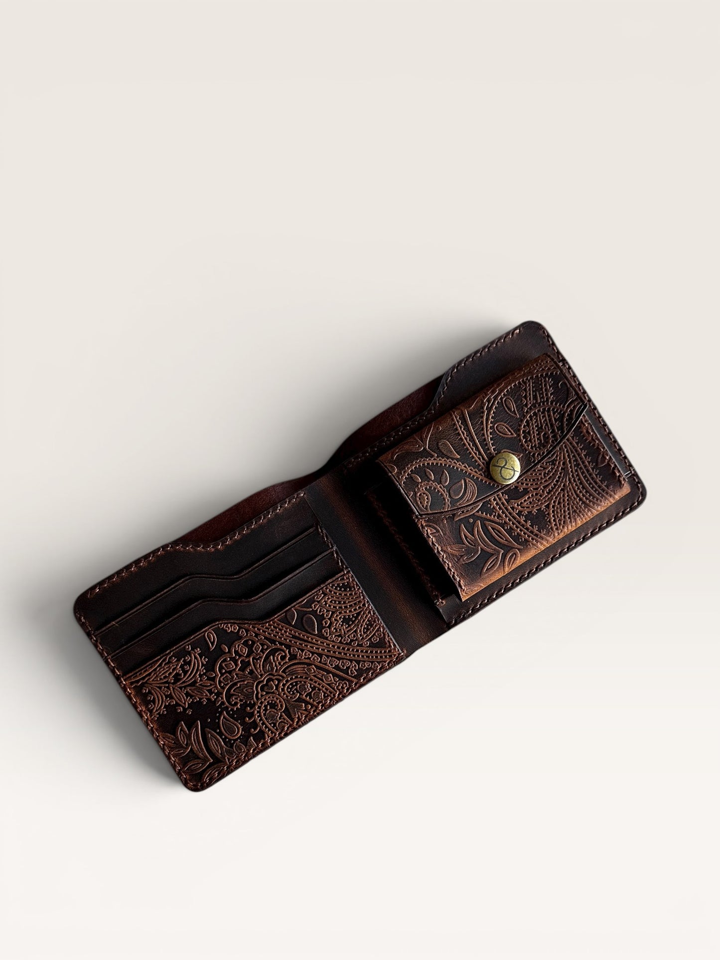 Safir Leather, kahverengi hakiki deri, kaşmir desenli, el yapımı, 5 kart bölmeli, bozuk para cebi olan erkek cüzdanı.