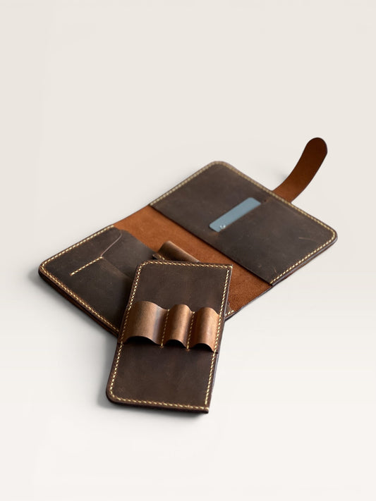Safir Leather el yapımı kahverengi deri pasaport cüzdanı, not defteri ve kalemlik seti