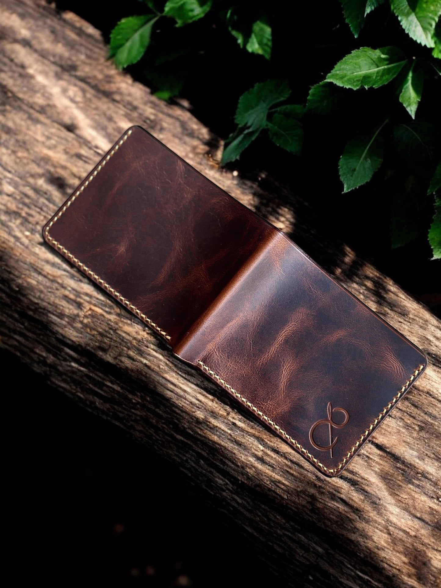 Safir Leather el yapımı kahverengi hakiki deri klasik cüzdan, minimal tasarım, 10 kart kapasiteli.
