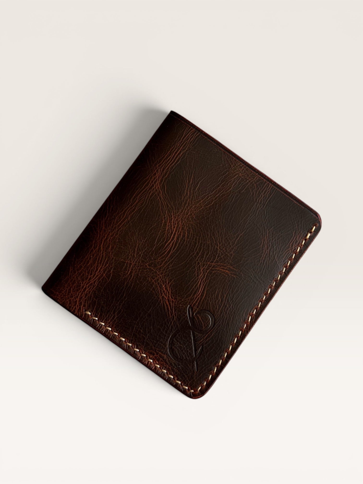 Safir Leather, kahverengi İtalyan derisinden yapılmış, 6 kart bölmeli ve nakit para bölmeli, özel efektli erkek cüzdanı.