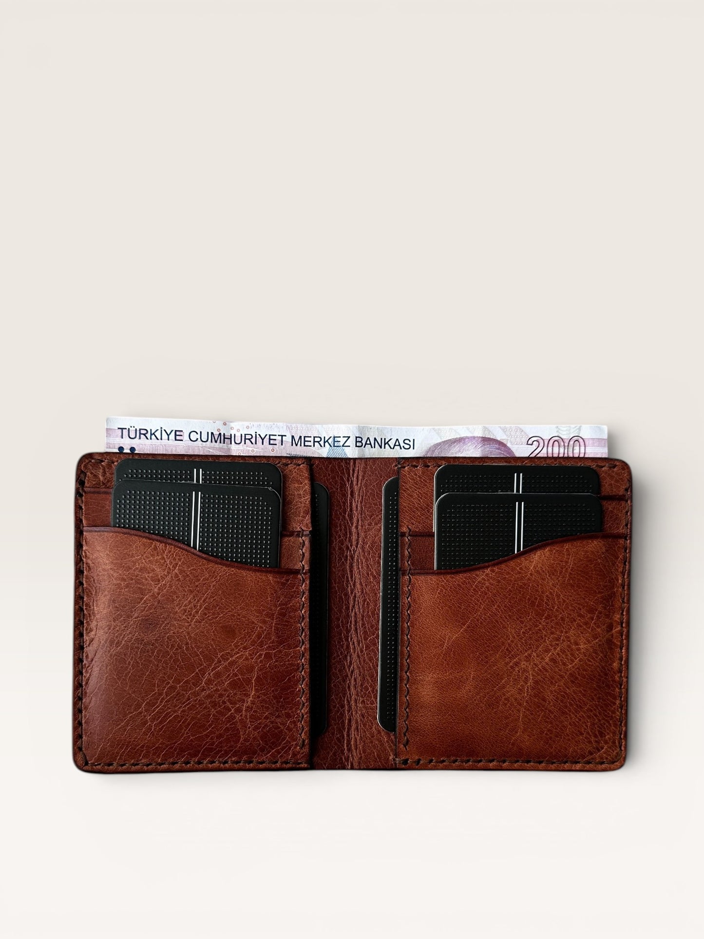 Safir Leather B-King hakiki deri kiremit rengi cüzdan, kart bölmeli ve para koyma yeri olan, 10x9 cm.