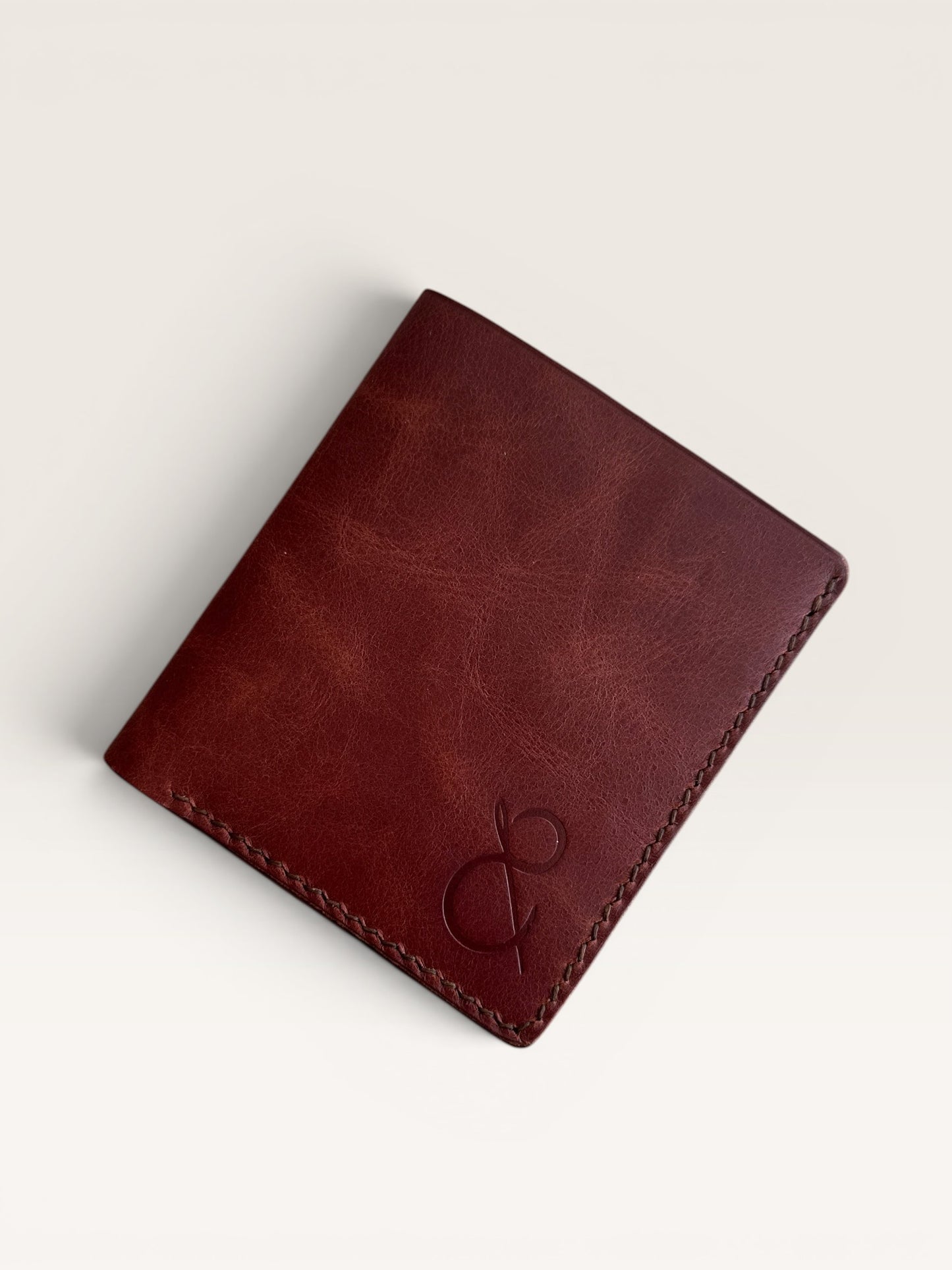 Safir Leather el yapımı İtalyan kızıl kahve deri cüzdan, zarif ve dayanıklı, ince işçilikli, minimalist tasarım.