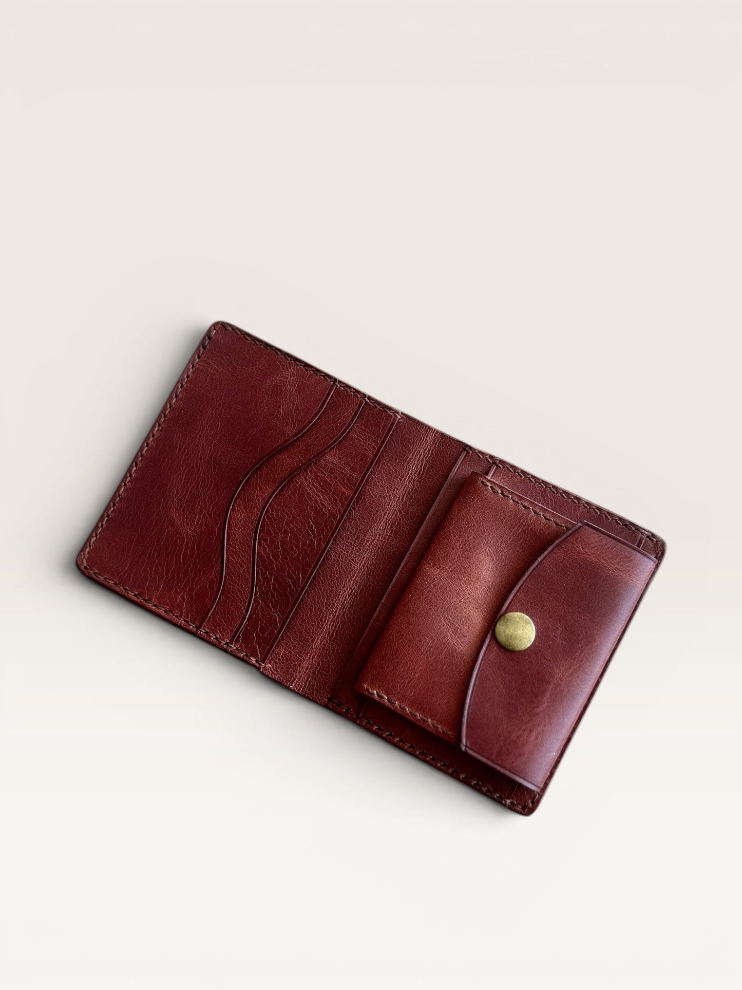 Safir Leather el yapımı kızıl kahve İtalyan deri cüzdan, zarif ve dayanıklı, pratik iç tasarım.