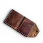 Safir Leather Montana kızıl kahve el yapımı İtalyan deri cüzdan, çıtçıtlı kapak ve kart bölmeleri ile iç görünüm.