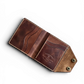 Safir Leather Montana kızıl kahve el yapımı İtalyan deri cüzdan, çıtçıtlı kapak ve kart bölmeleri ile iç görünüm.