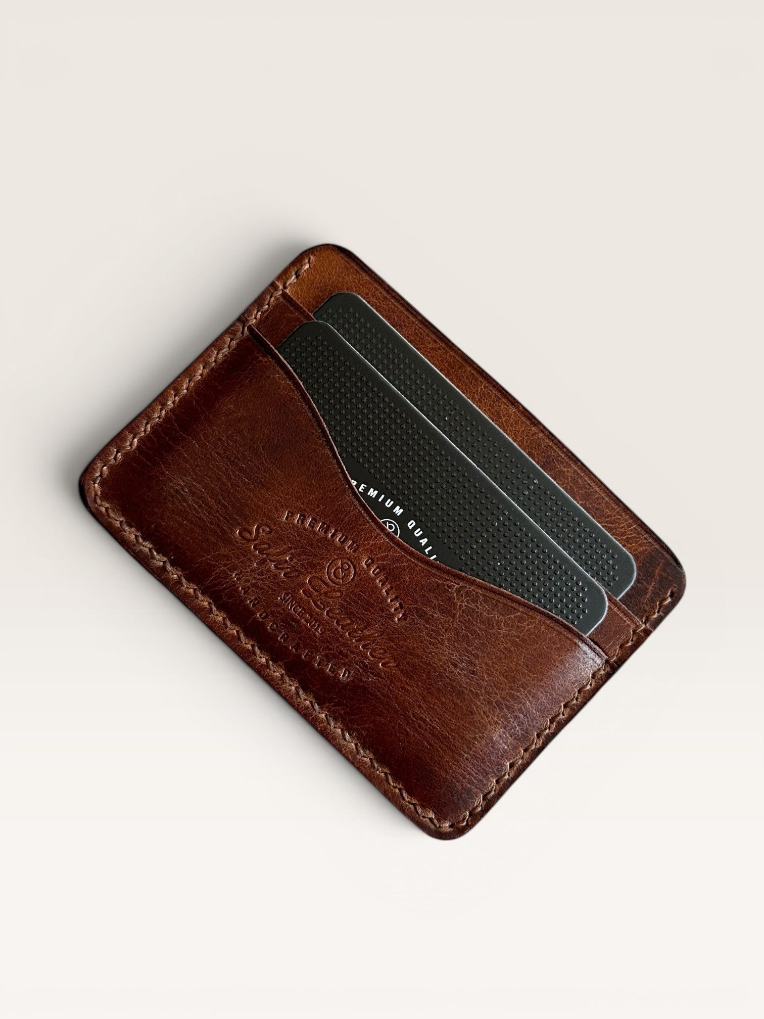 Safir Leather kızıl kahve minimal deri kartlık, 4 kart bölmeli ve nakit para gözlü, elde dikilmiş.