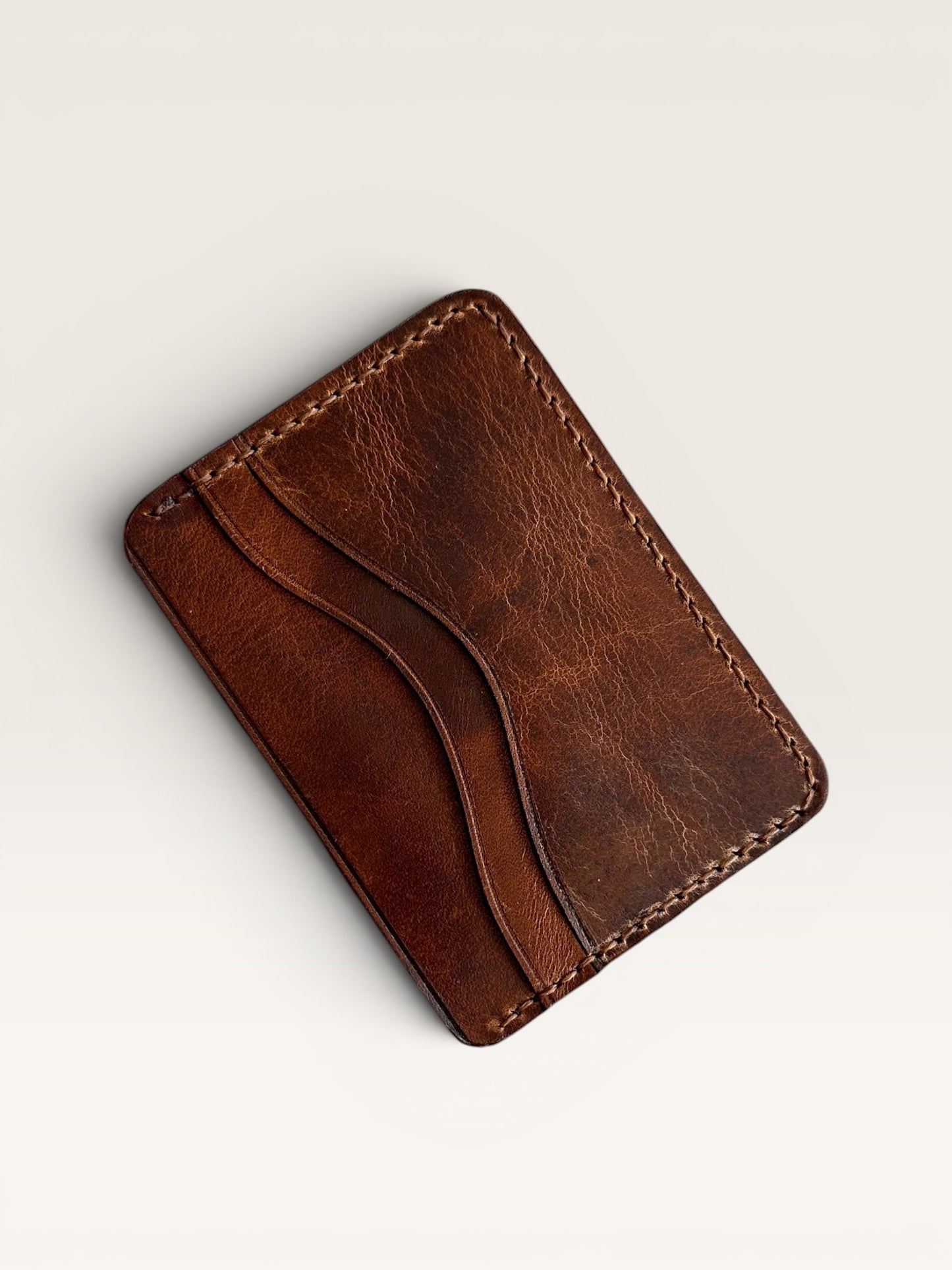 Safir Leather kızıl kahve minimal deri kartlık, 4 kart bölmeli ve nakit para gözlü, el yapımı, unisex