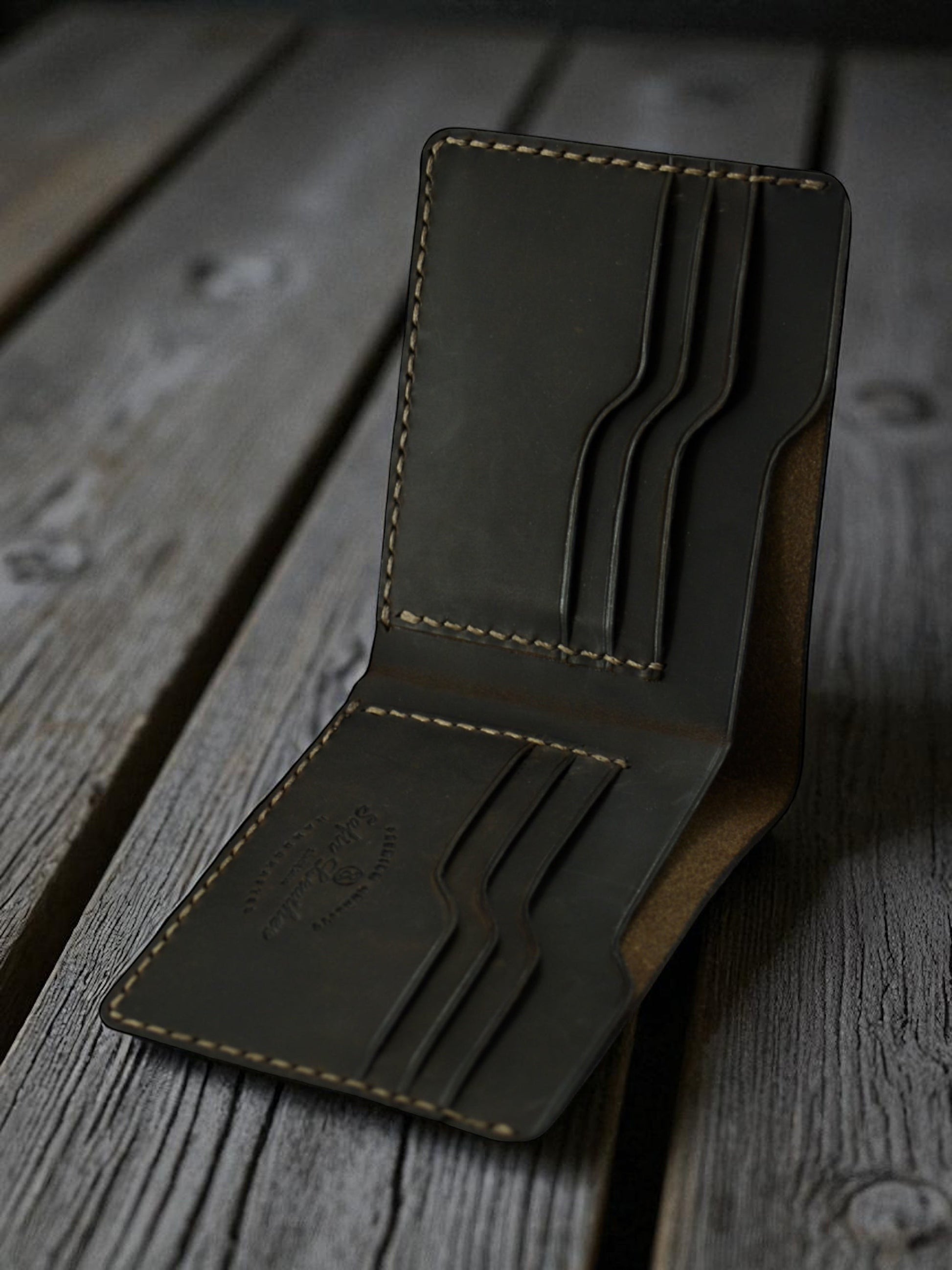 Safir Leather klasik kahve deri cüzdan, elde dikilmiş, 9x11 cm, 6-12 kart kapasiteli, unisex, vintage tasarım.
