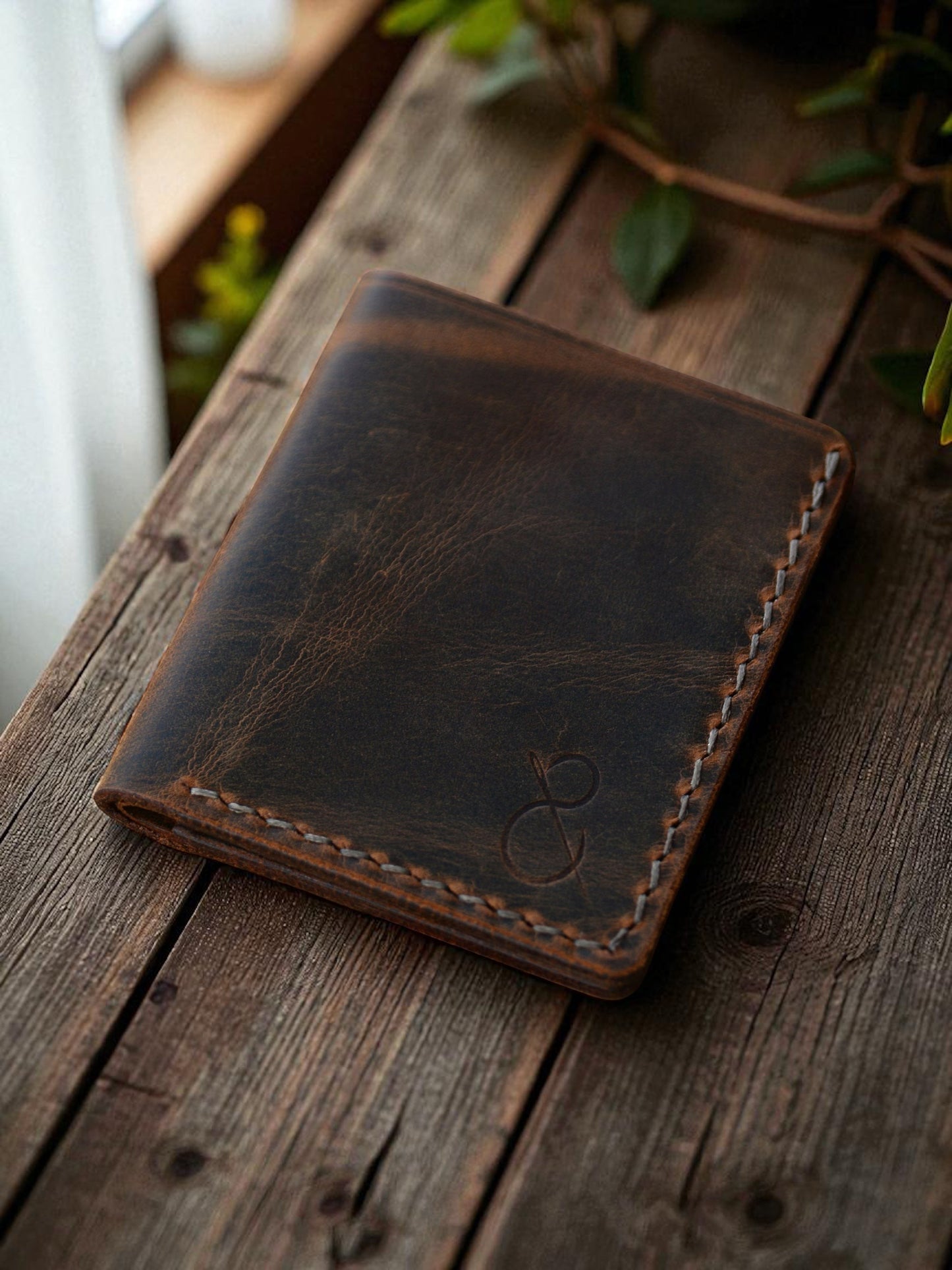 Safir Leather el yapımı, koyu kahverengi, hakiki deri minimal cüzdan. Vintage görünüm, 8 kart kapasiteli.
