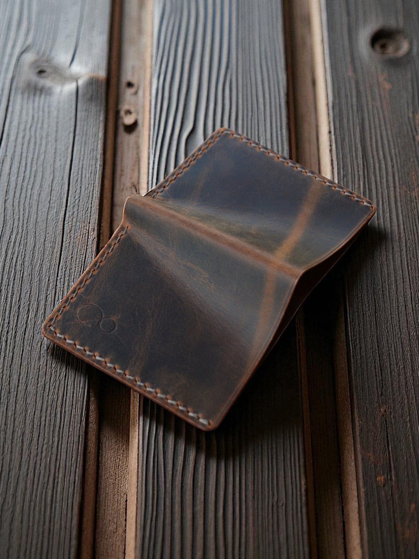 Safir Leather el yapımı, kahverengi, hakiki deri minimal cüzdan. Vintage görünüm, 8 kart kapasiteli.