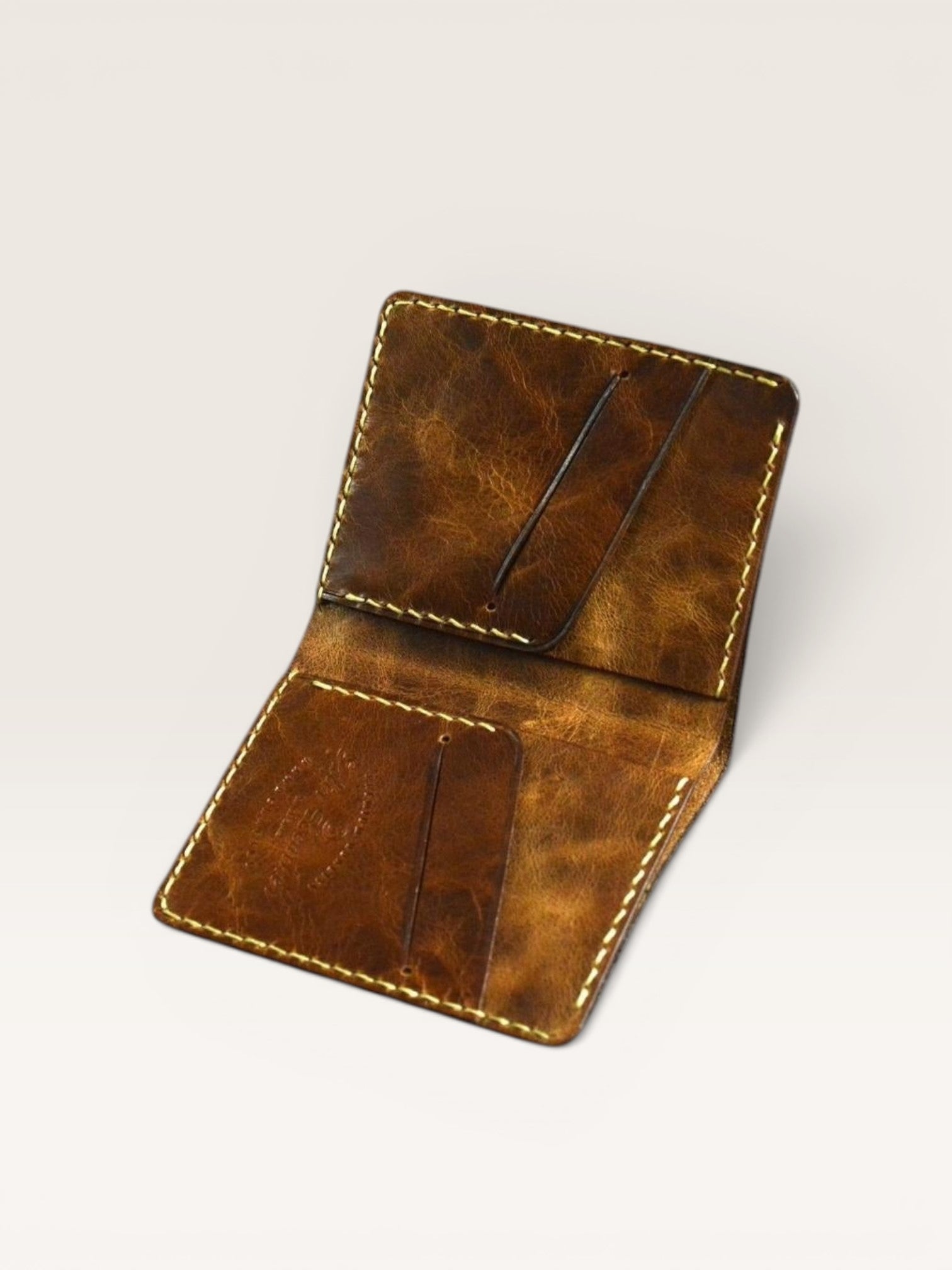 Safir Leather el yapımı, vintage görünümlü, mumlu dikişli, minimal kahverengi hakiki dana derisi cüzdan