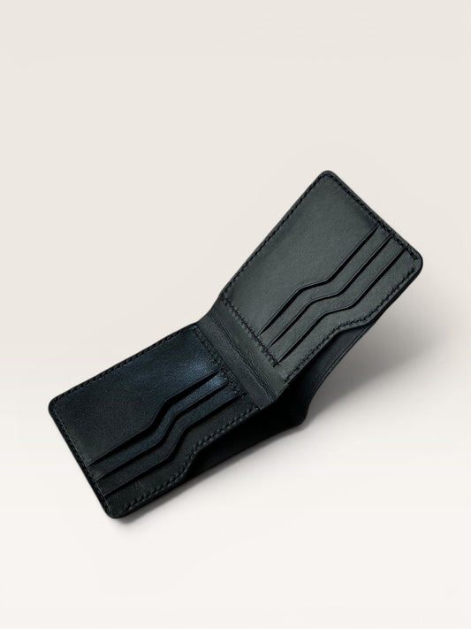 Safir Leather Siyah İtalyan Deri Cüzdan, 8 kart bölmeli ve nakit para bölümü ile zarif ve kullanışlı.