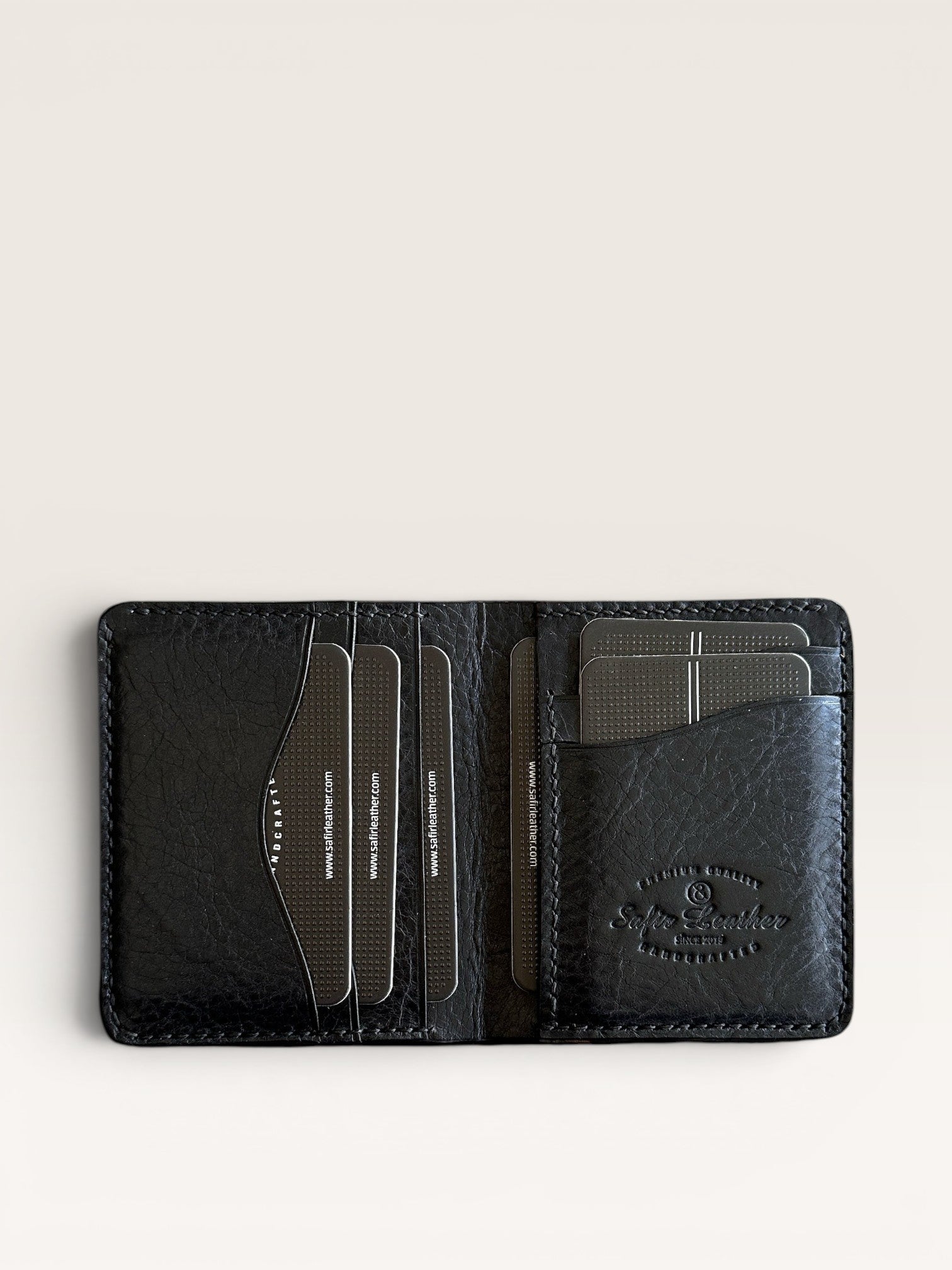 Safir Leather siyah hakiki deri, elde dikilmiş, minimal tasarımlı, 6-12 kart kapasiteli, unisex cüzdan.