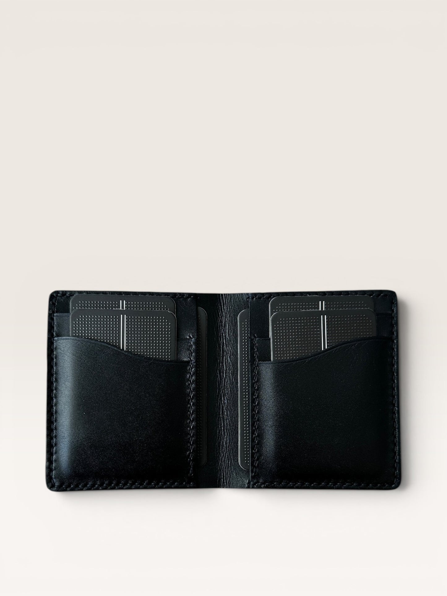 Safir Leather el yapımı siyah hakiki deri cüzdan, kart bölmeli ve sade tasarım.