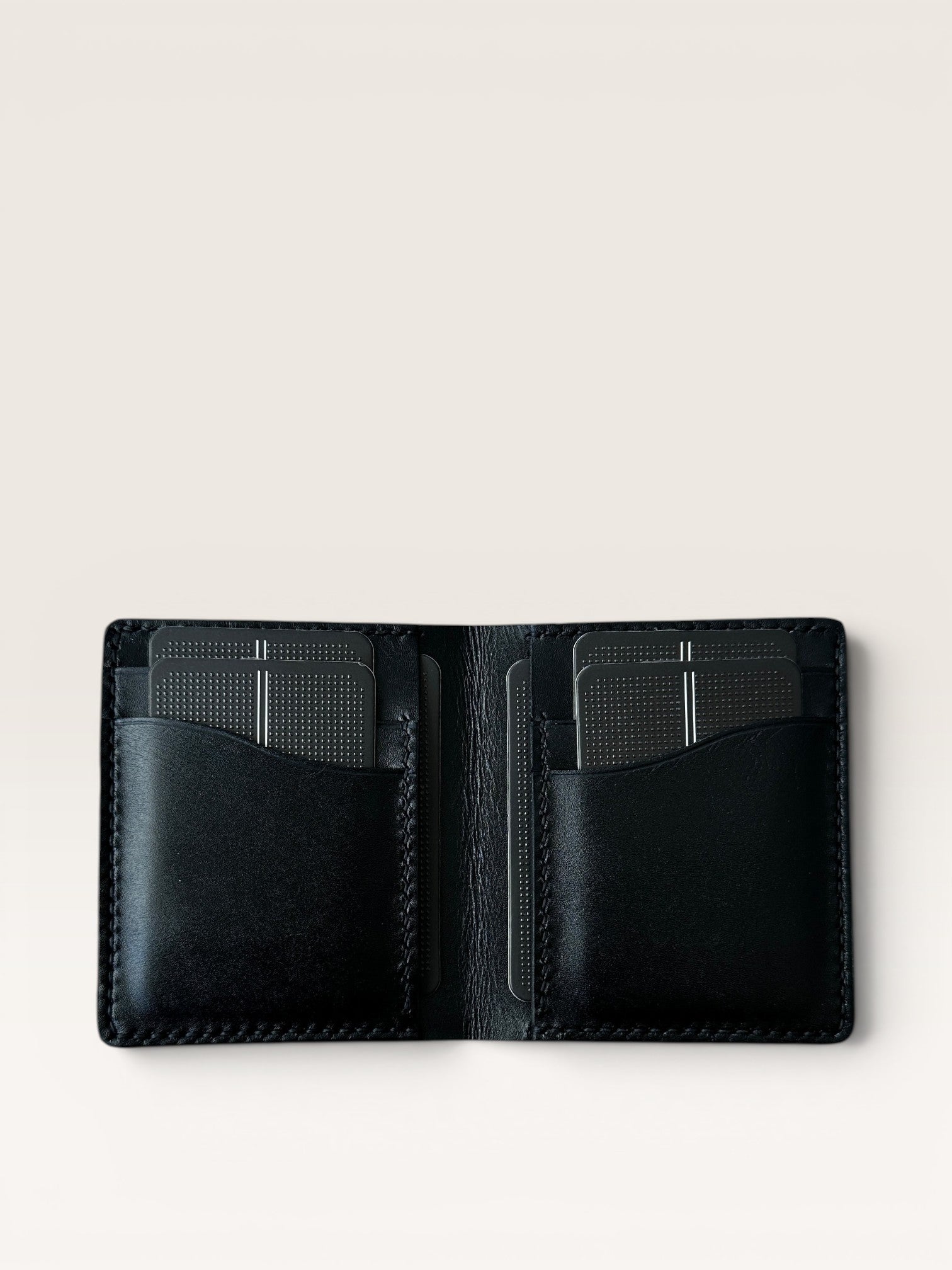 Safir Leather el yapımı siyah hakiki deri cüzdan, kart bölmeli ve sade tasarım.