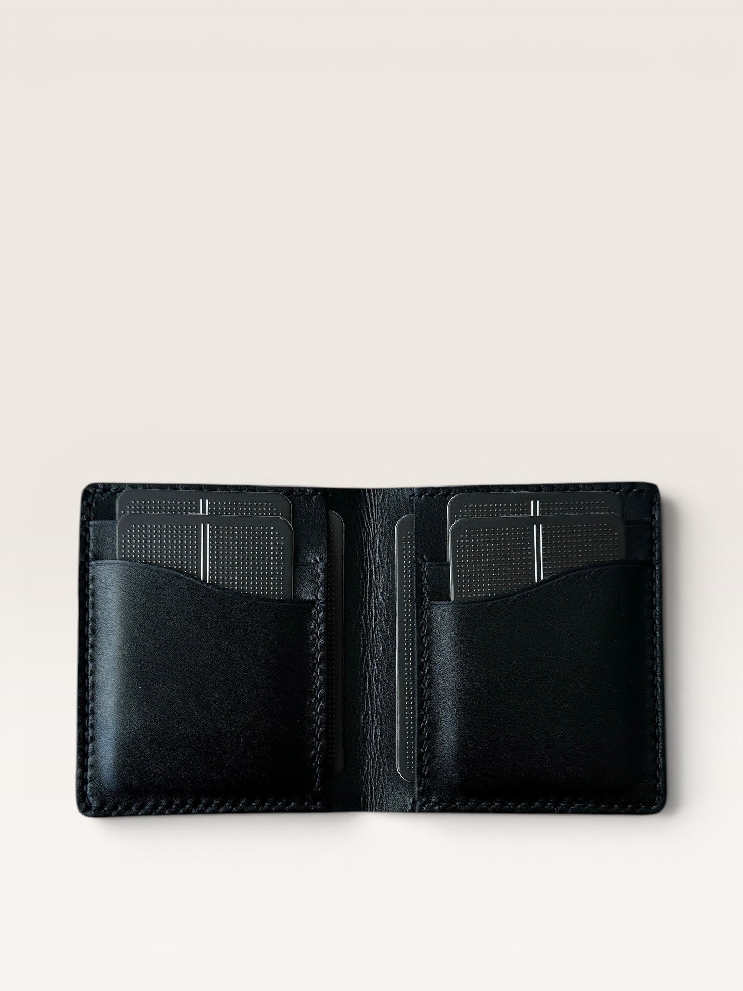 Safir Leather B-King siyah deri cüzdan, kart bölmeli.