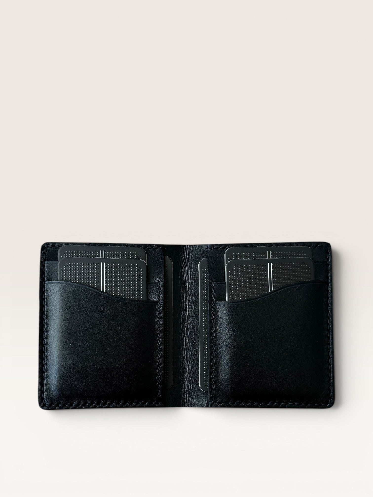 Safir Leather B-King siyah deri cüzdan, kart bölmeli.
