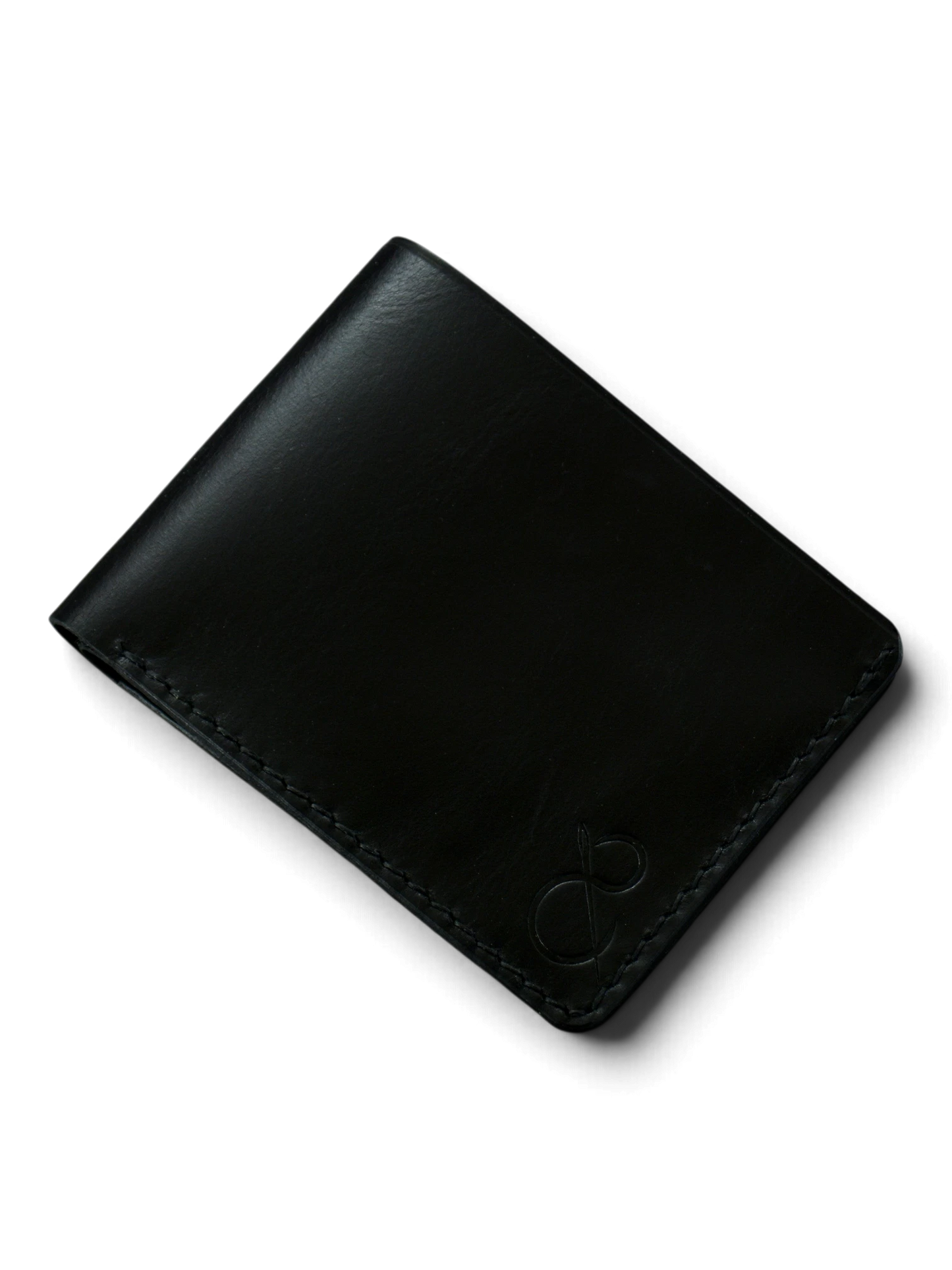 Safir Leather siyah el yapımı hakiki deri cüzdan, minimal tasarım ve mumlu dikiş detaylarıyla.