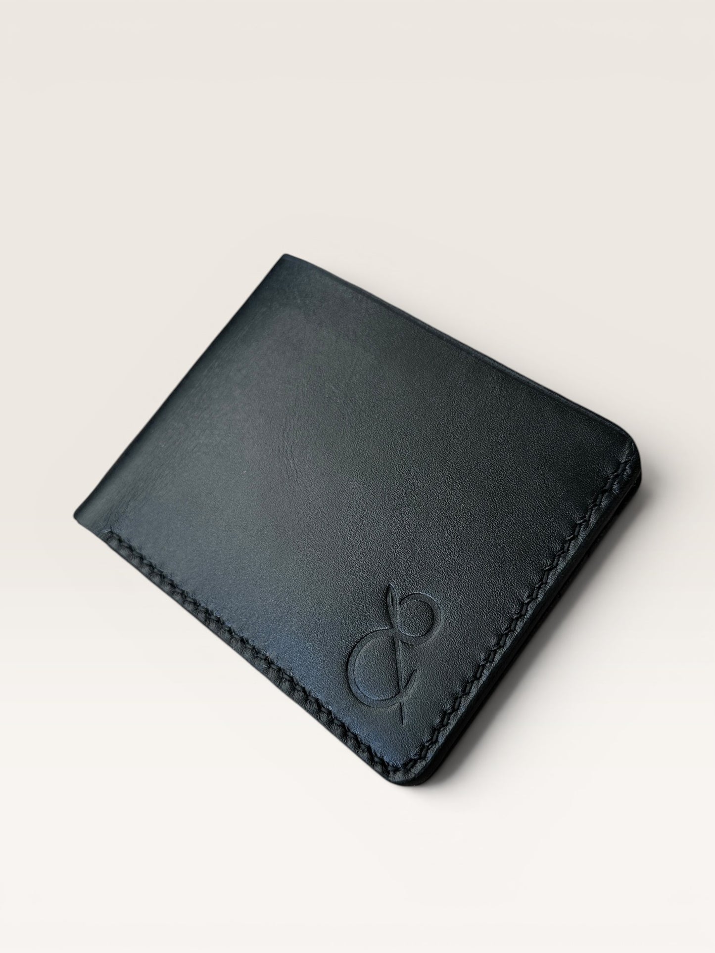 Safir Leather Siyah İtalyan deri cüzdan, 8 kart bölmeli ve nakit para gözlü, zarif ve dayanıklı.