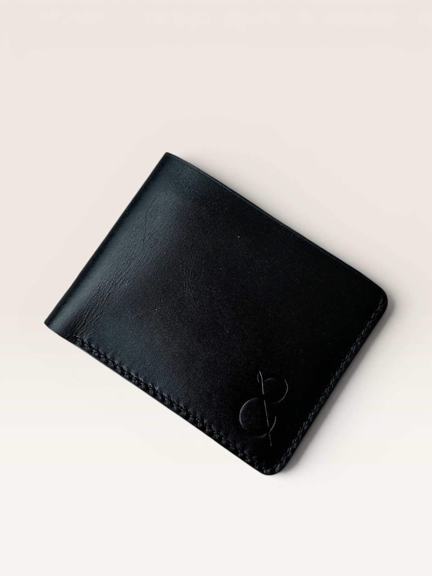 Safir Leather Siyah İtalyan Deri Cüzdan, 8 kart bölmeli ve nakit para gözlü, zarif ve dayanıklı.