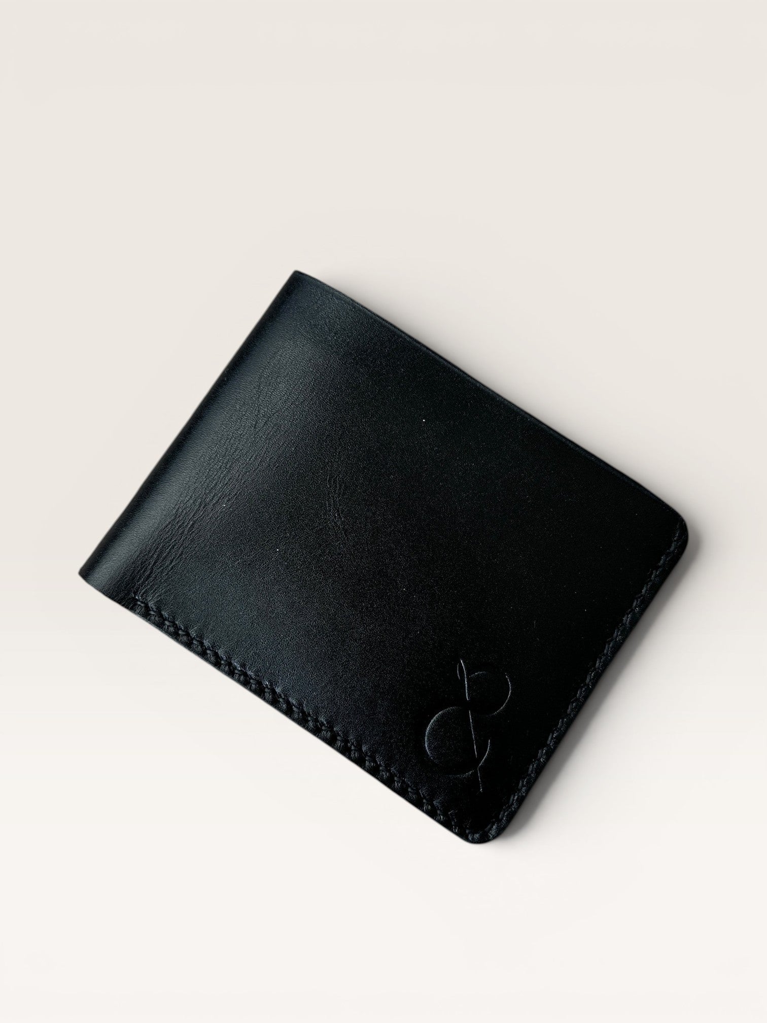 Safir Leather Siyah İtalyan Deri Cüzdan, 8 kart bölmeli ve nakit para gözlü, zarif ve dayanıklı.