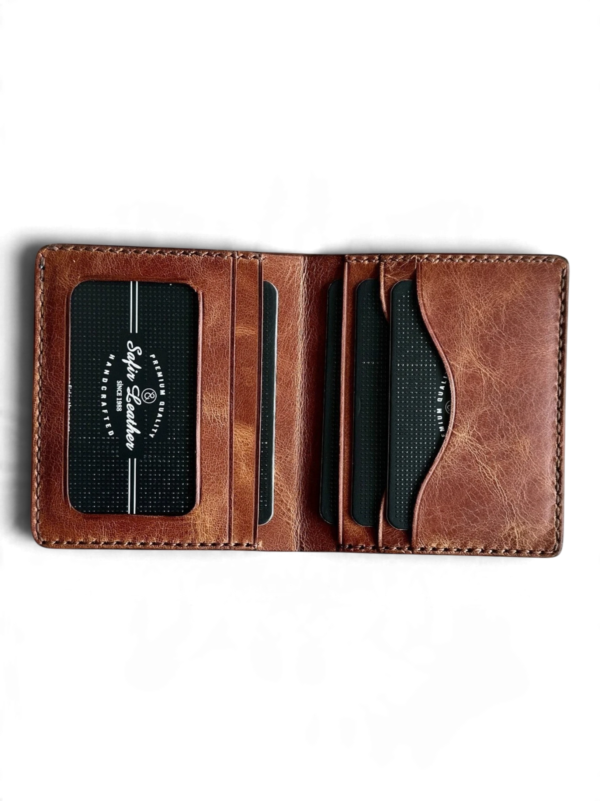 Safir Leather Babil PM Gold İtalyan deri cüzdan, kartlık ve nakit bölmeleriyle şık ve kullanışlı.