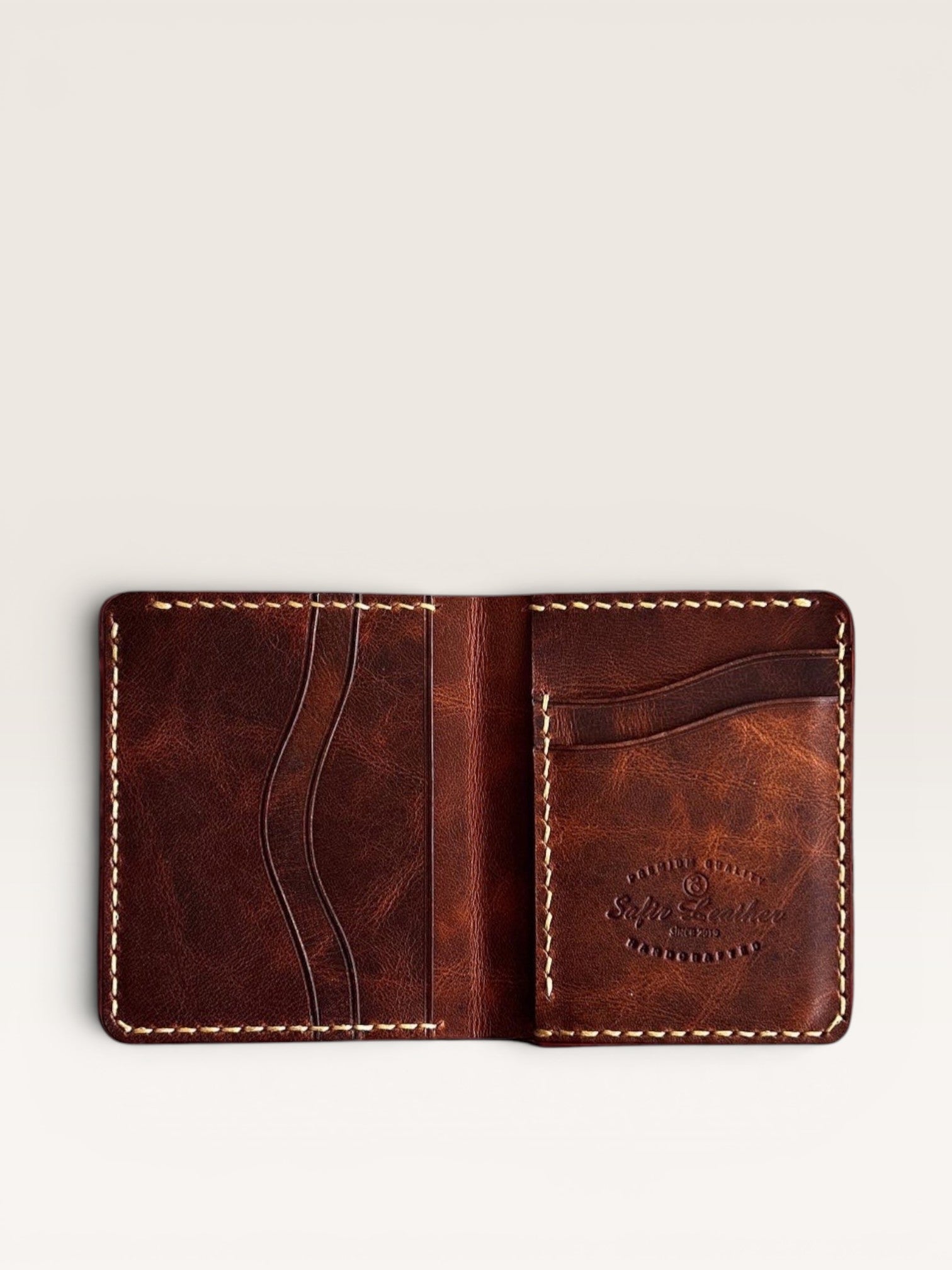 Safir Leather el yapımı taba rengi İtalyan deri cüzdan, şık ve dayanıklı, kart ve nakit bölmeli.