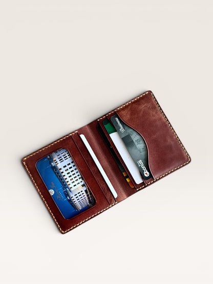 Safir Leather el yapımı taba rengi İtalyan deri cüzdan, kart bölmeli ve şeffaf kimlik penceresi.