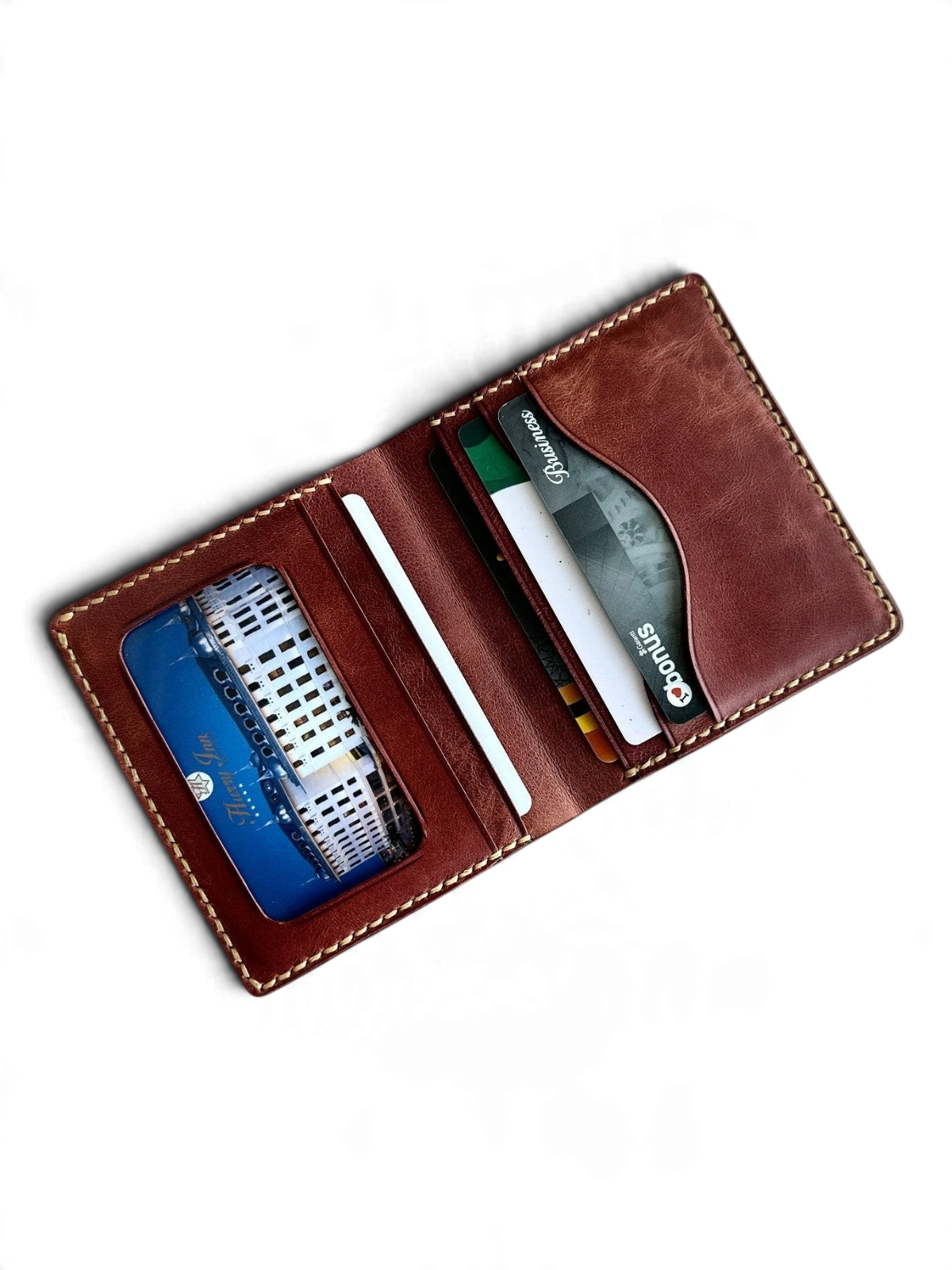 Safir Leather el yapımı taba rengi İtalyan deri cüzdan, kart bölmeli ve şeffaf kimlik penceresi.