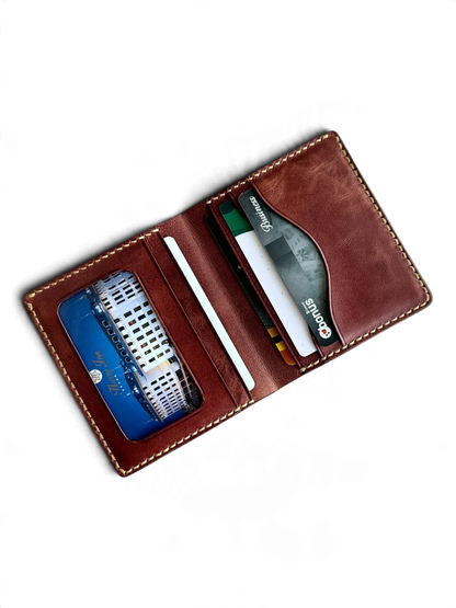 Safir Leather el yapımı taba rengi İtalyan deri cüzdan, kart bölmeli ve şeffaf kimlik penceresi.
