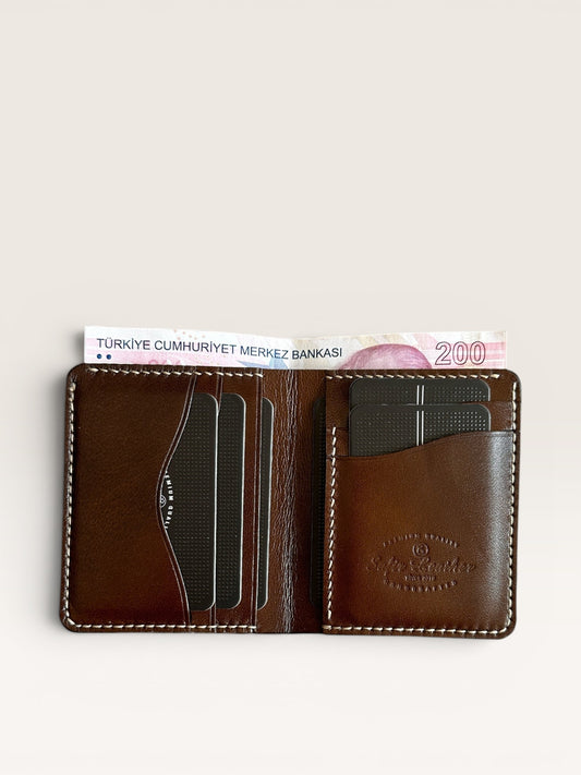 Safir Leather el yapımı taba rengi İtalyan deri cüzdan, ultra hafif ve şık tasarım.