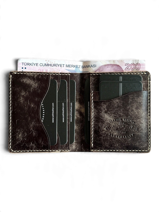 Safir Leather el yapımı taba rengi İtalyan derisi asimetrik efektli cüzdan, kart ve nakit bölmeli.