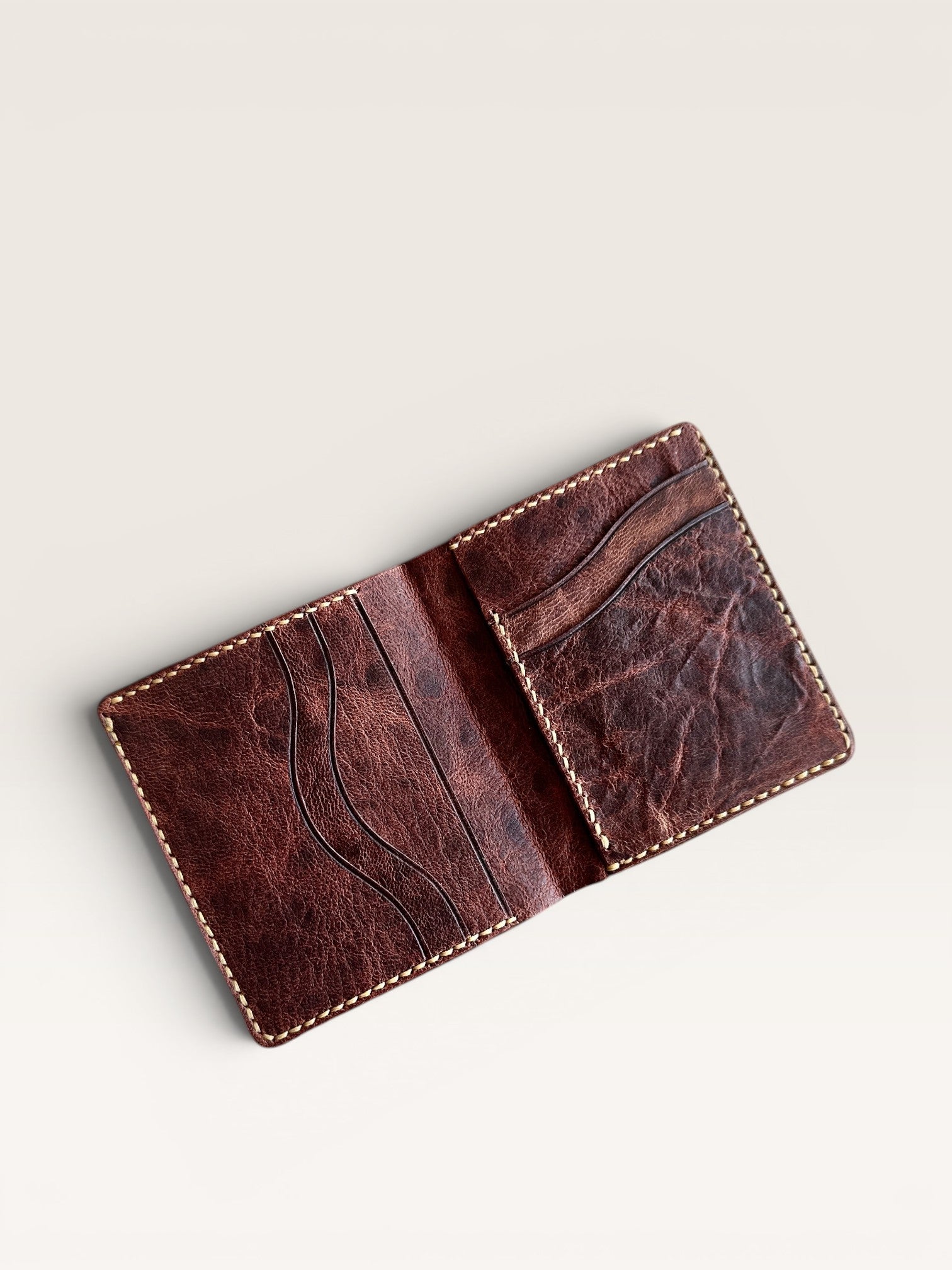 Safir Leather el yapımı taba rengi İtalyan at derisi cüzdan, zarif ve dayanıklı, kart ve nakit için pratik bölmeler.
