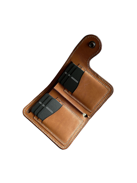 Safir Leather el yapımı taba rengi hakiki deri minimal cüzdan, kart bölmeli ve mumlu dikişli vintage tasarım