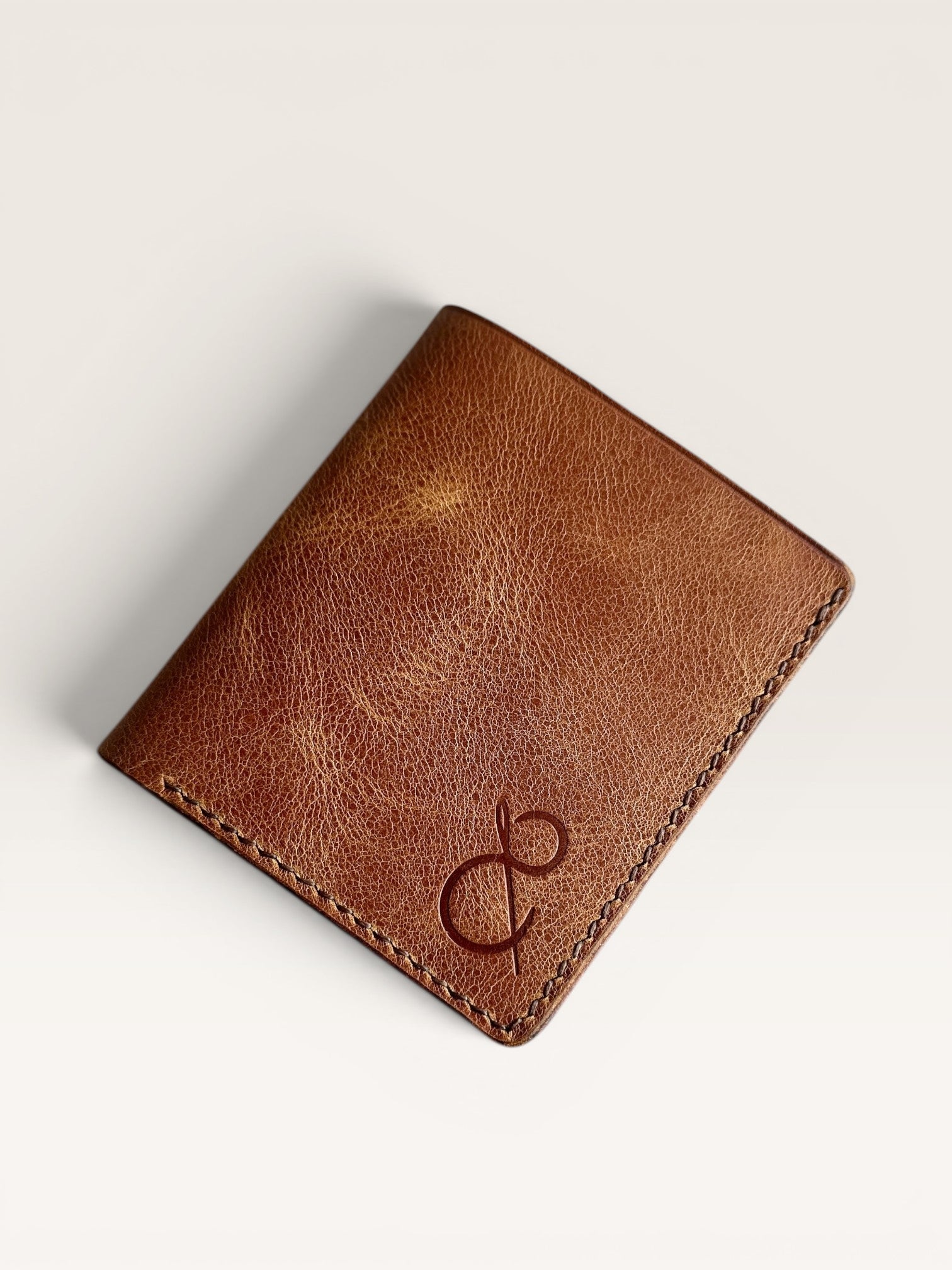 Safir Leather el yapımı taba rengi İtalyan deri cüzdan, zarif ve dayanıklı, ince işçilikli.