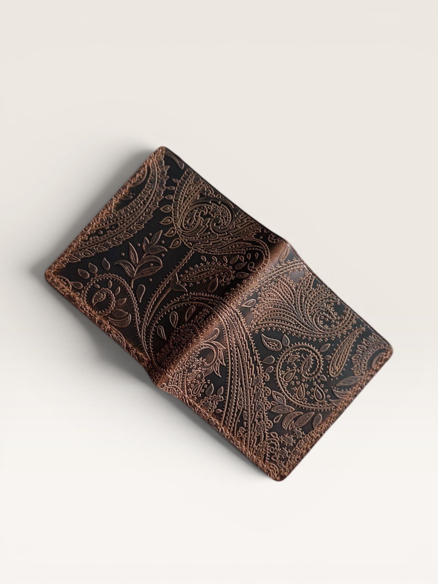 Safir Leather taba rengi, İtalyan derisi, el yapımı, paisle desenli, erkek cüzdanı.