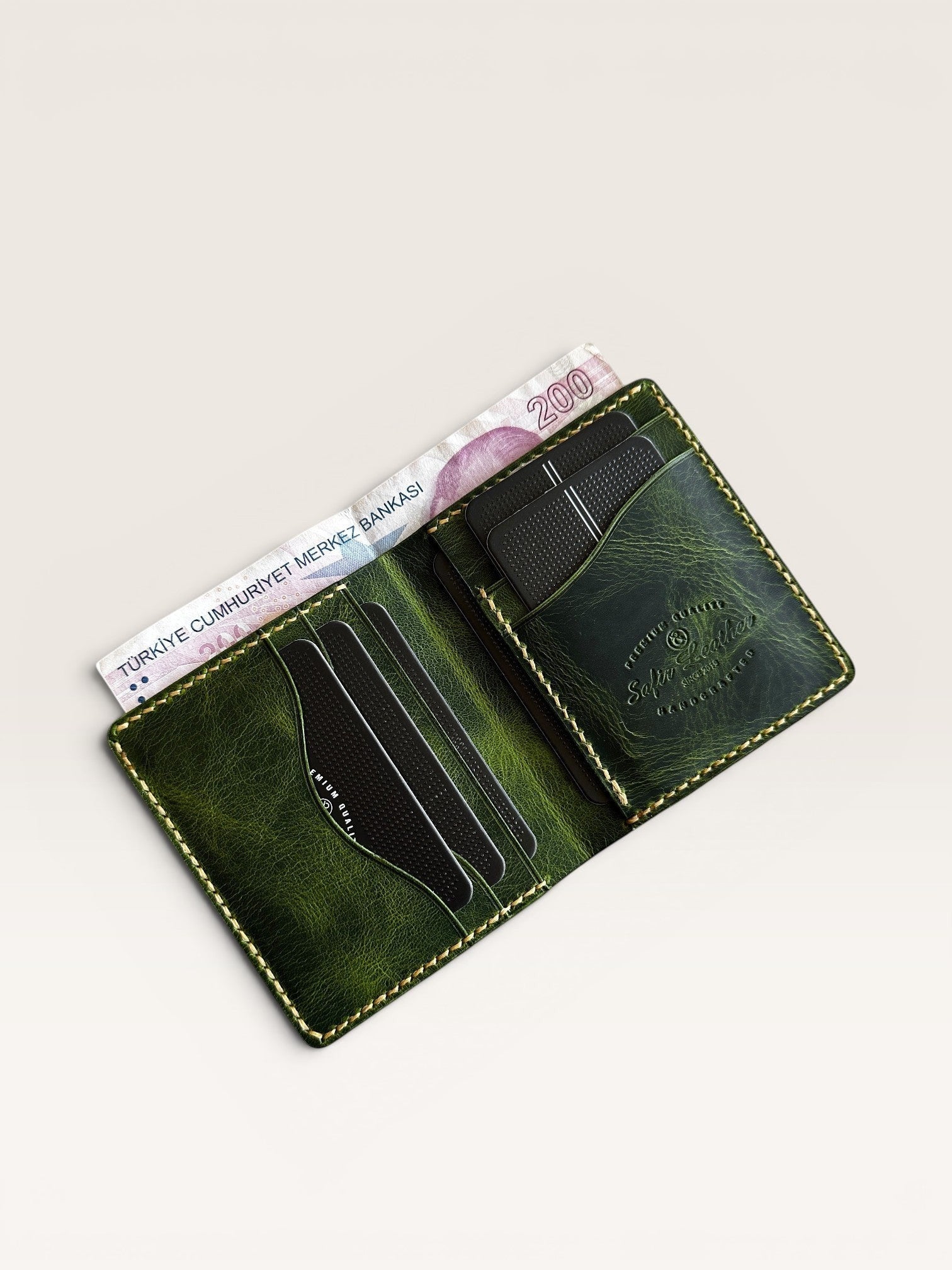 Safir Leather el yapımı, özel yeşil hakiki deri cüzdan. Kart ve para bölmeli, 10x9 cm.
