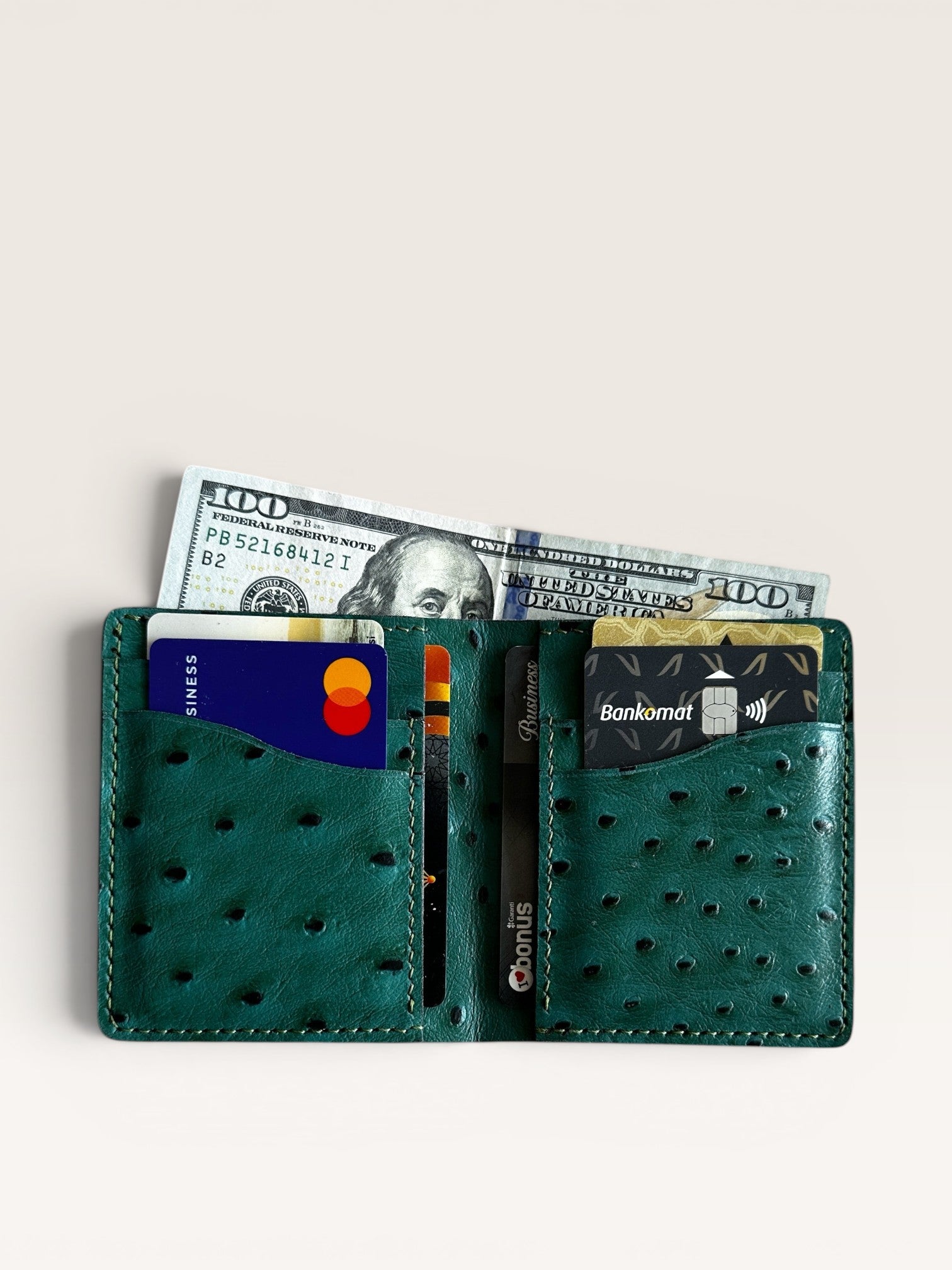 Safir Leather yeşil devekuşu derisi, el yapımı, minimalist cüzdan. Nakit ve kartlar için.