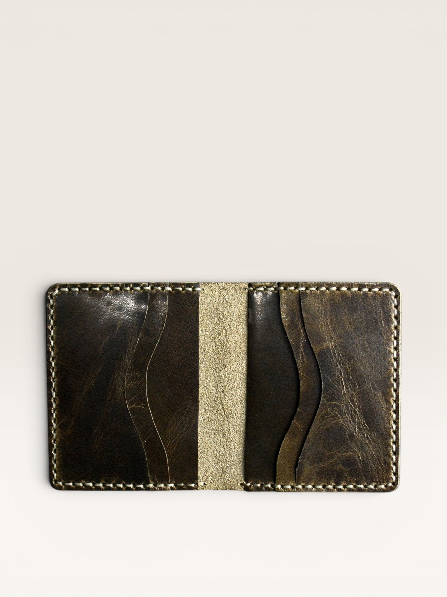 Safir Leather zeytin siyahı renkli, el yapımı, mumlu dikişli, dört kart bölmeli hakiki dana derisi minimal cüzdan